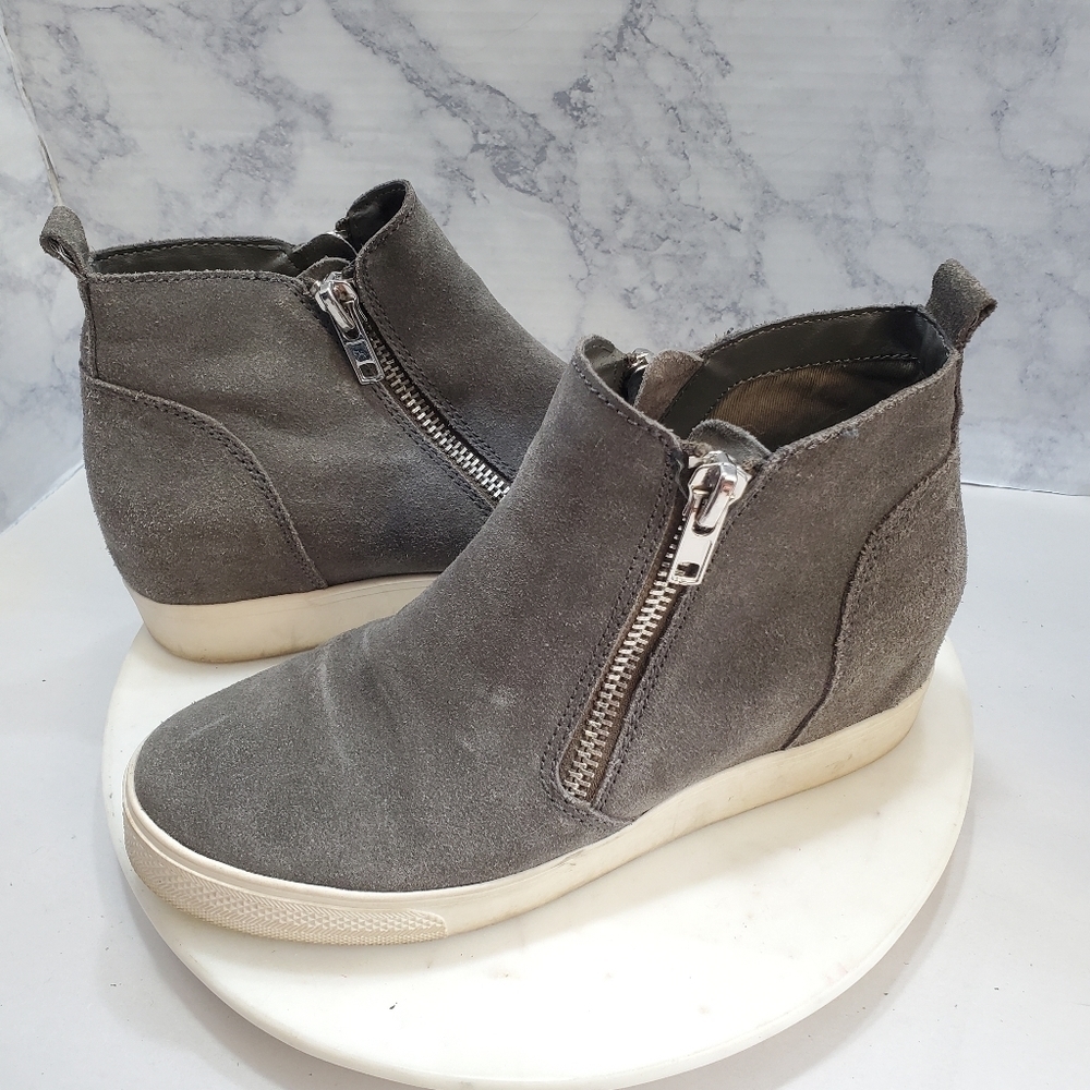 Steve Madden Wedgie Sneakers 9 Gray‎ Suede Upper Side Zip Casual Streetwear